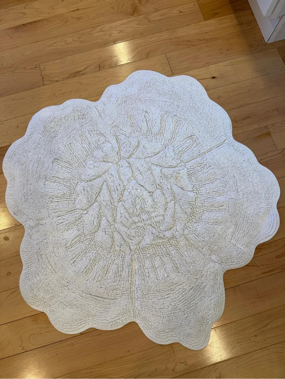Anthropologie White Scalloped Floral Bath Mat